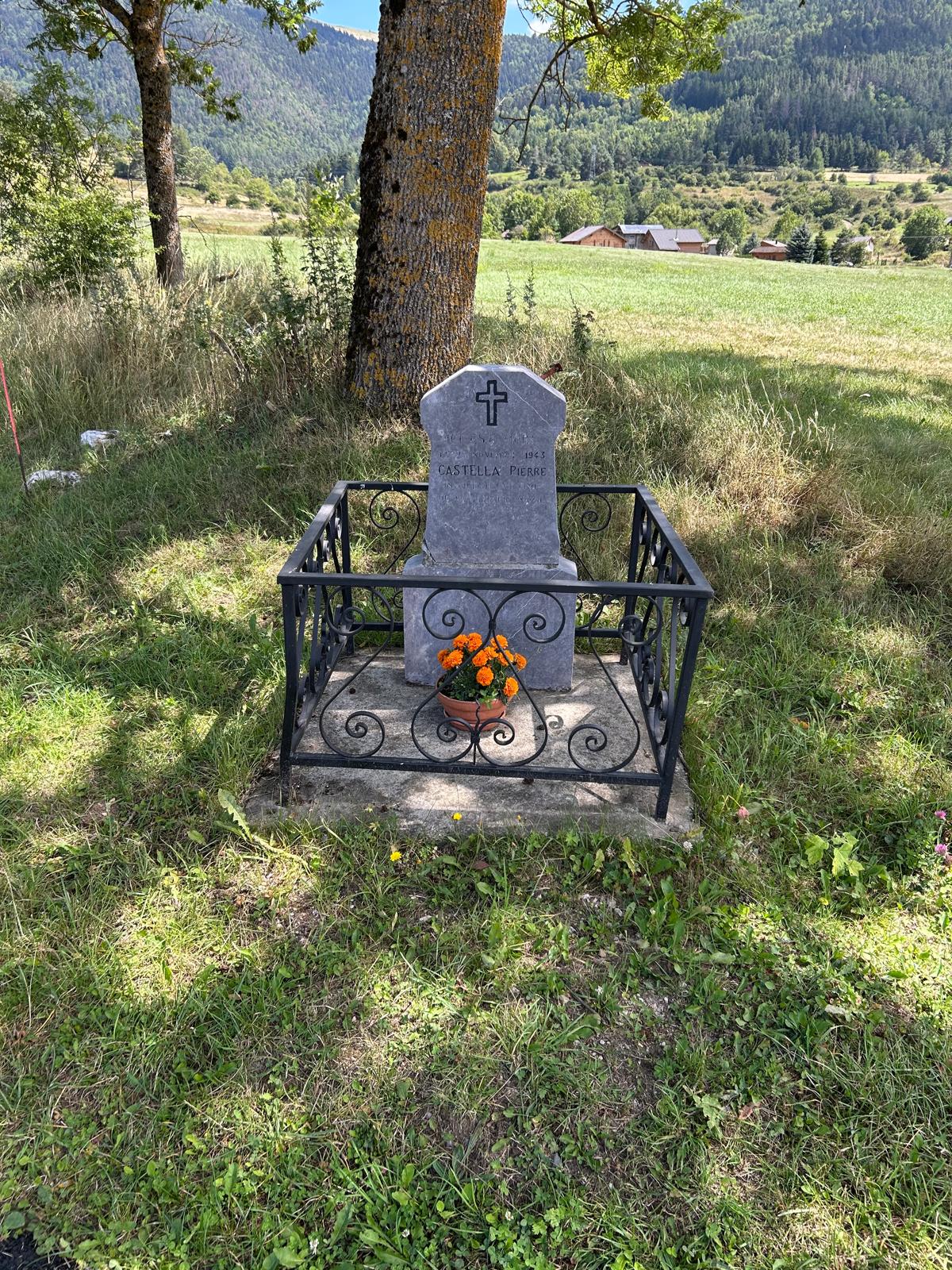 Stele Castella Pierre